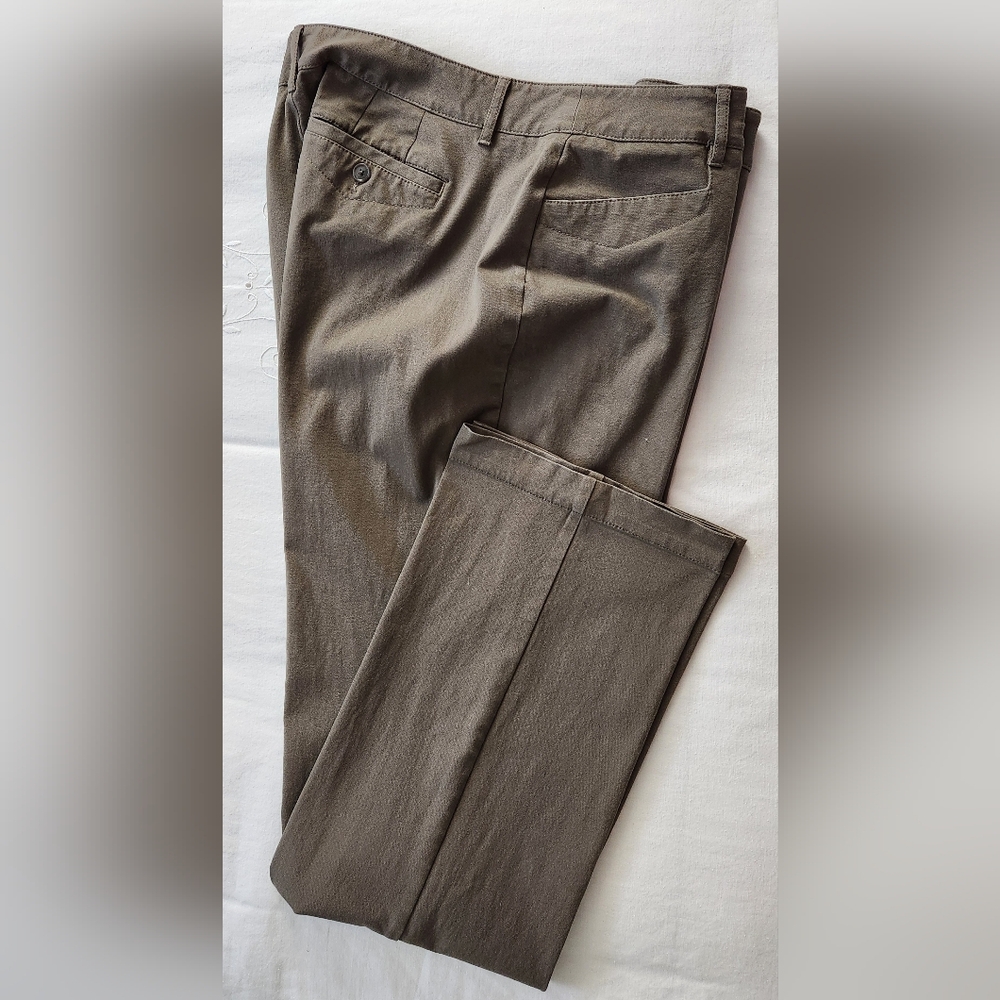 NWOT Eddie Bauer Curvy Fit Trousers (Dark Khaki 20T)